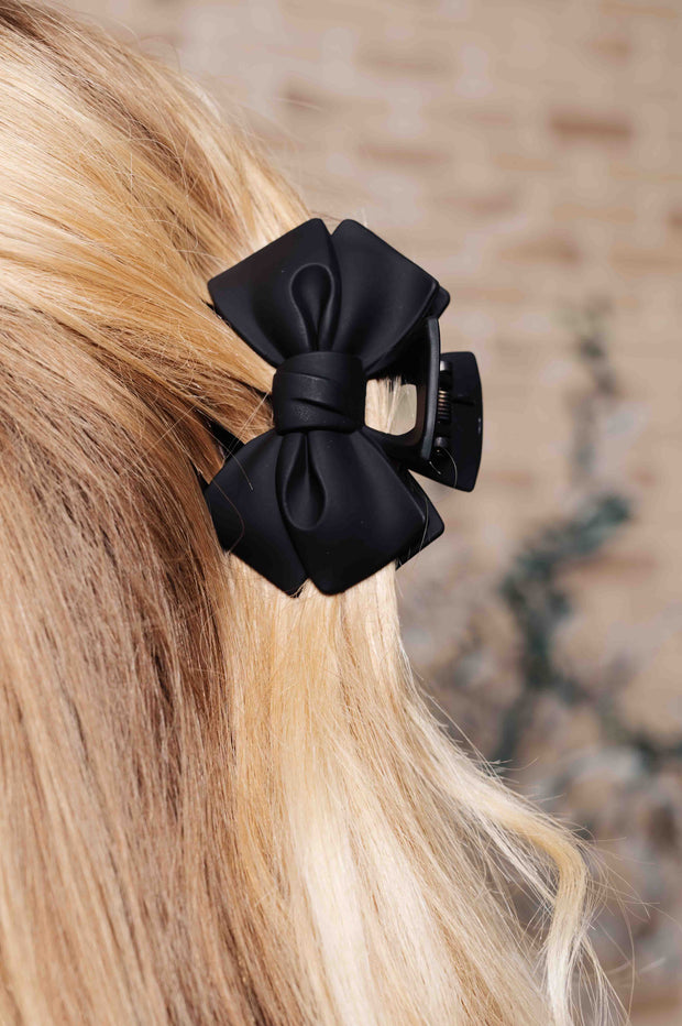 Classic Bow Claw Clip In Matte Black