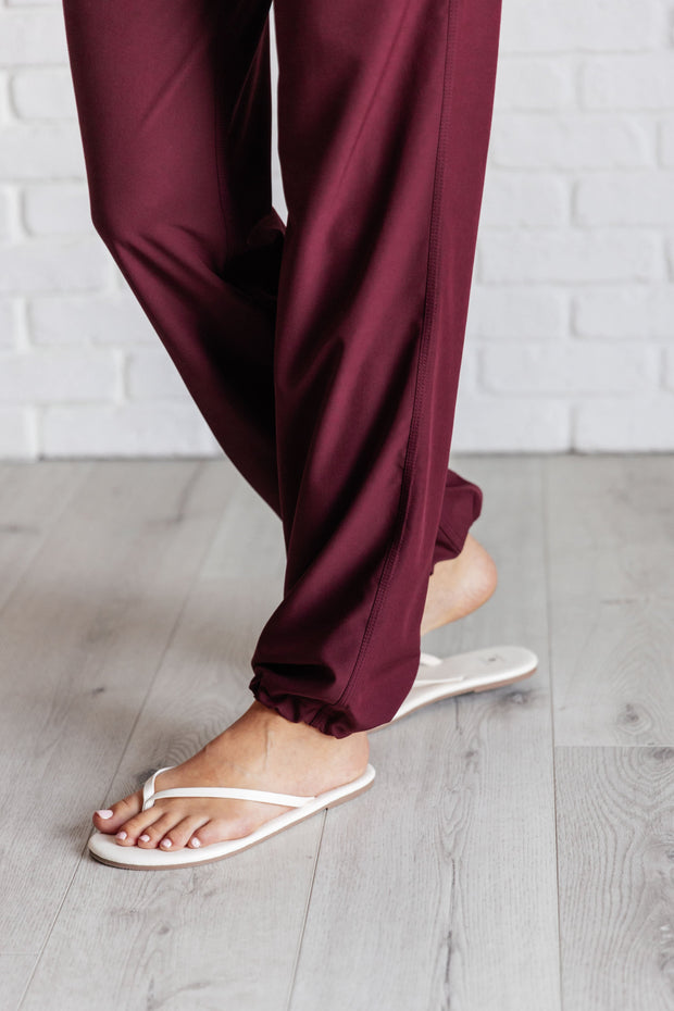 Runner's High Drawstring Joggers in Red Merlot